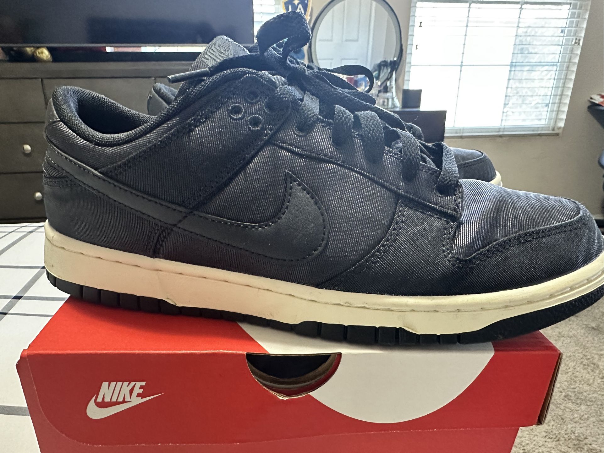Nike Dunk 9.5 M