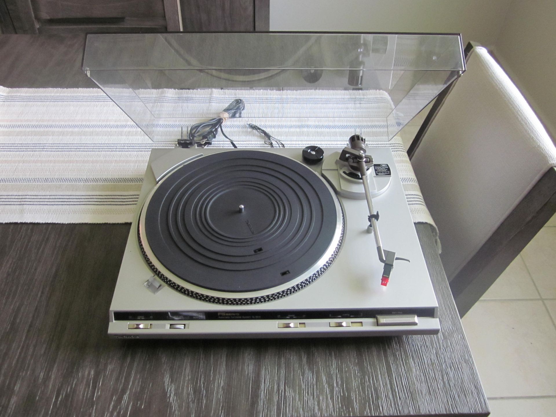 Technics Turntable With High Quality Empire Cartridge And Stylus . Excellent Condition . Near Mint . Hard To Find One In This Condition . Must see . 