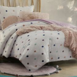 Kookaburra by UGG nwt Queen set retail $180