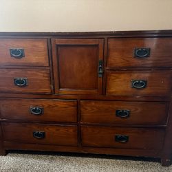 Dresser.  ( Heavy).        Read Below