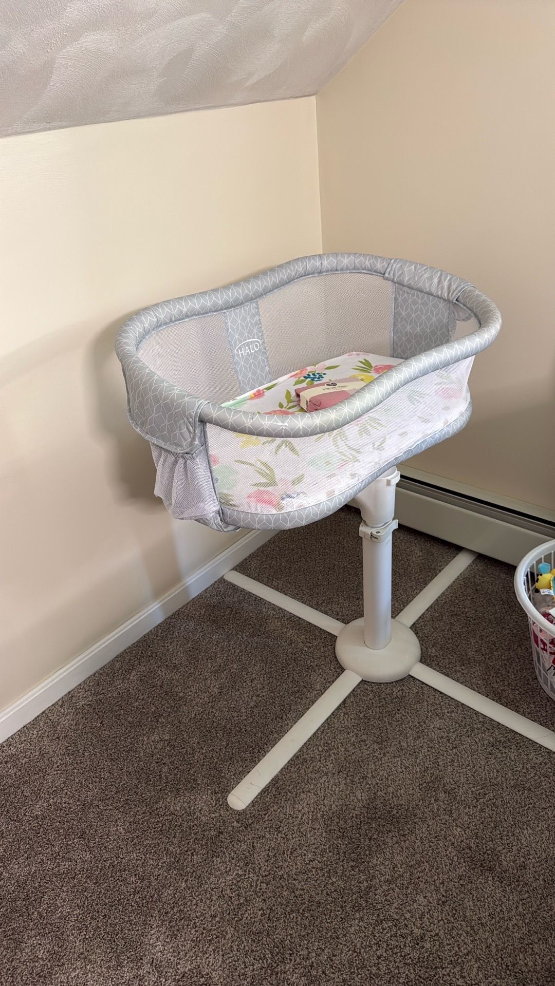 Baby bassinet Like New