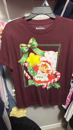 Christmas strawberry shortcake T-shirt size extra small