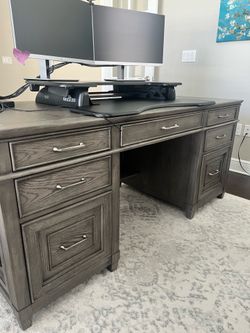 Havertys Baylor ExecutiveDesk