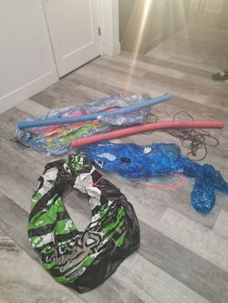 Pool toys set