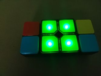 FLIPSIDE /Electronic Flashing Puzzle Game Cube. PICK ⛏️ UP ONLY