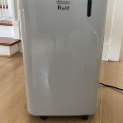 DELONGHI PAC EM375WRC-6AL LG 500 SqFt. Portable Air Conditioner Grey 6900btu