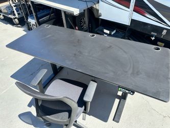 GeekDesk Electric Standing Desk 80” x 36” – Dual Motor – Memory Presets