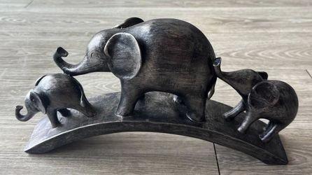 Elephant Family Figurine 3 Elephants on Base Black Gray Resin Decor Statue