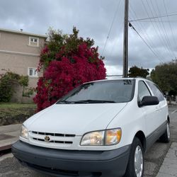 1999 Toyota Sienna