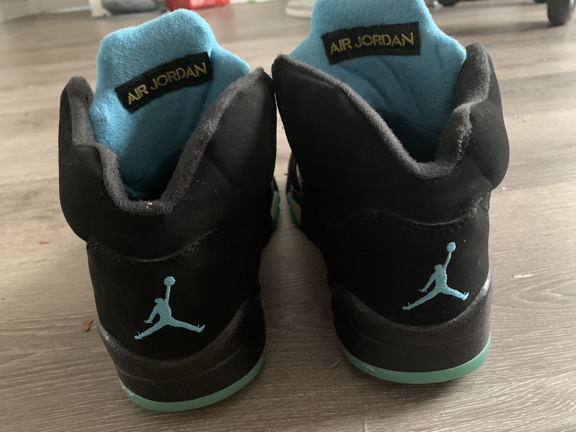 Aqua Jordan 5 - Size 7 in Mens