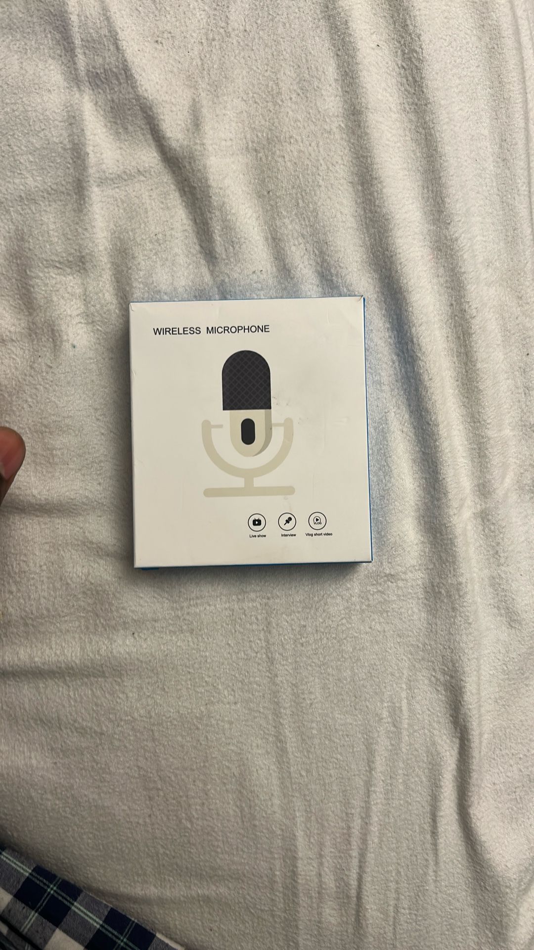 WIRELESS MICROPHONES