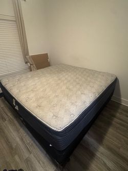 King size bed with box board