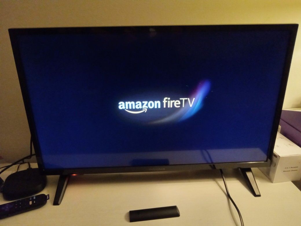 Like NEW 32" Insignia Amazon FIRE TV with ROKU Ultra & Remote Controls