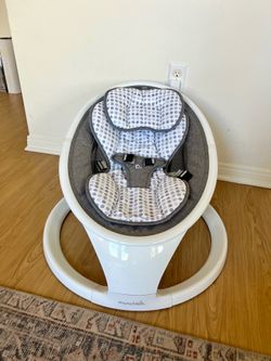 Munchkin Bluetooth Baby Swing (Like New)