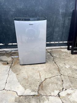 Galanz mini fridge