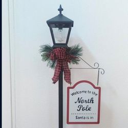 NEW Winter Wonderland  5'6 Tall Pre-lit LED Lamp Post 