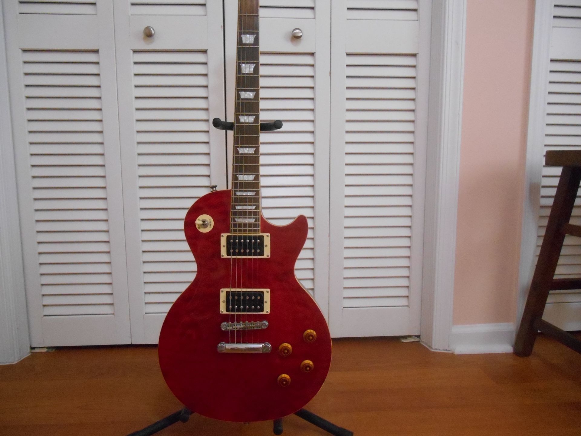 EPIPHONE LES PAUL CLASSIC - RED GUITAR W CASE