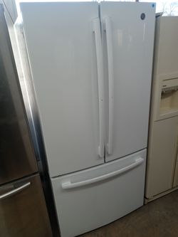GE 33" white french door refrigerator - Free delivery