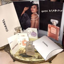 Chanel Parfum In A Pouch &shop https://offerup.com/redirect/?o=QmFnLk5ldw==