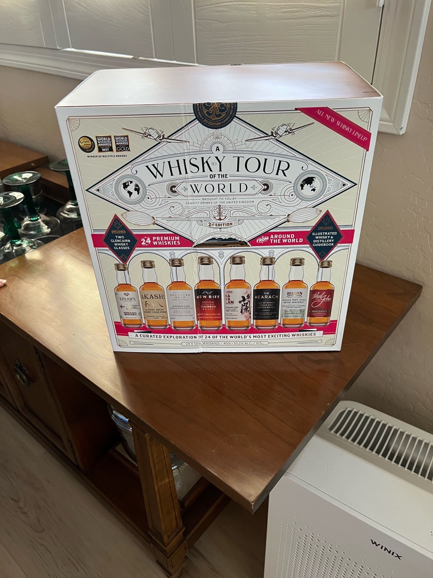 Whisky Tour of the World (2nd Edition) - 24 Premium Bottles + Glasses