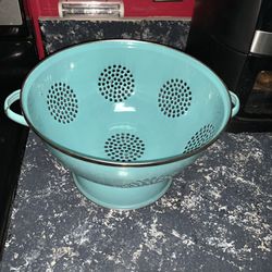 Like New beautiful Metal Turquoise Colander Strainer 6.5” x 11”