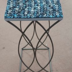 Crystalstones Accent Table. 