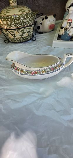 Gravy boat