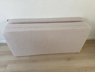 Milliard 4in Tri-Fold Memory Foam Mattress, Queen, Barely Used