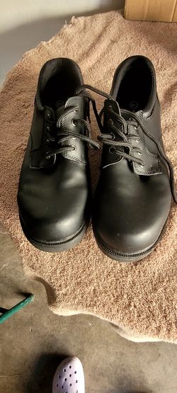 USED WORK SHOES  SIZE  9 1/2 MEN SAPATOS  PARA TRABAJAR  TAMNO  9 1/2 DE OMBRE 
