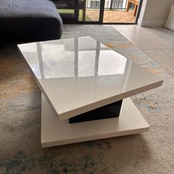 Stylish rotating coffee table