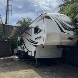 2017 Triton Voltage Toy Hauler Toy Hauler 3351