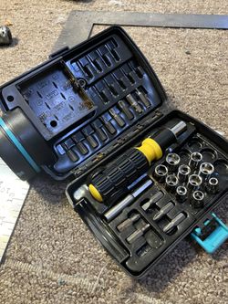 Flashlight/ Screw Driver Set