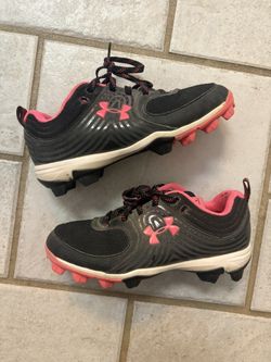 Youth Under Armour Softball Cleats, Size 2.5