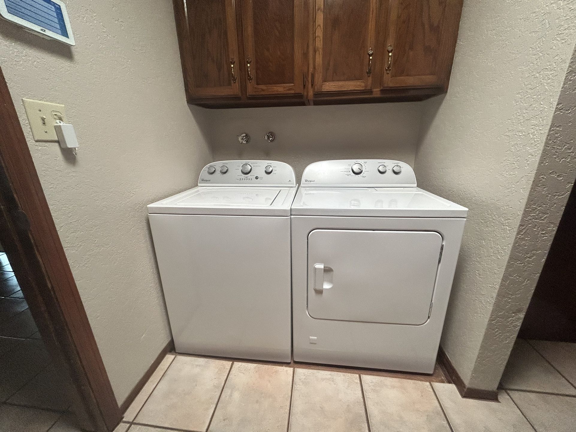 Whirlpool Washer-Dryer Set (Gas)