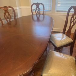 Classic Cherry Wood Dining Table with 8 Chairs – Excellent Condition