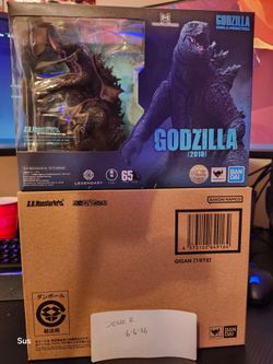 SH MonsterArts Godzilla 2019 & Gigan 1972