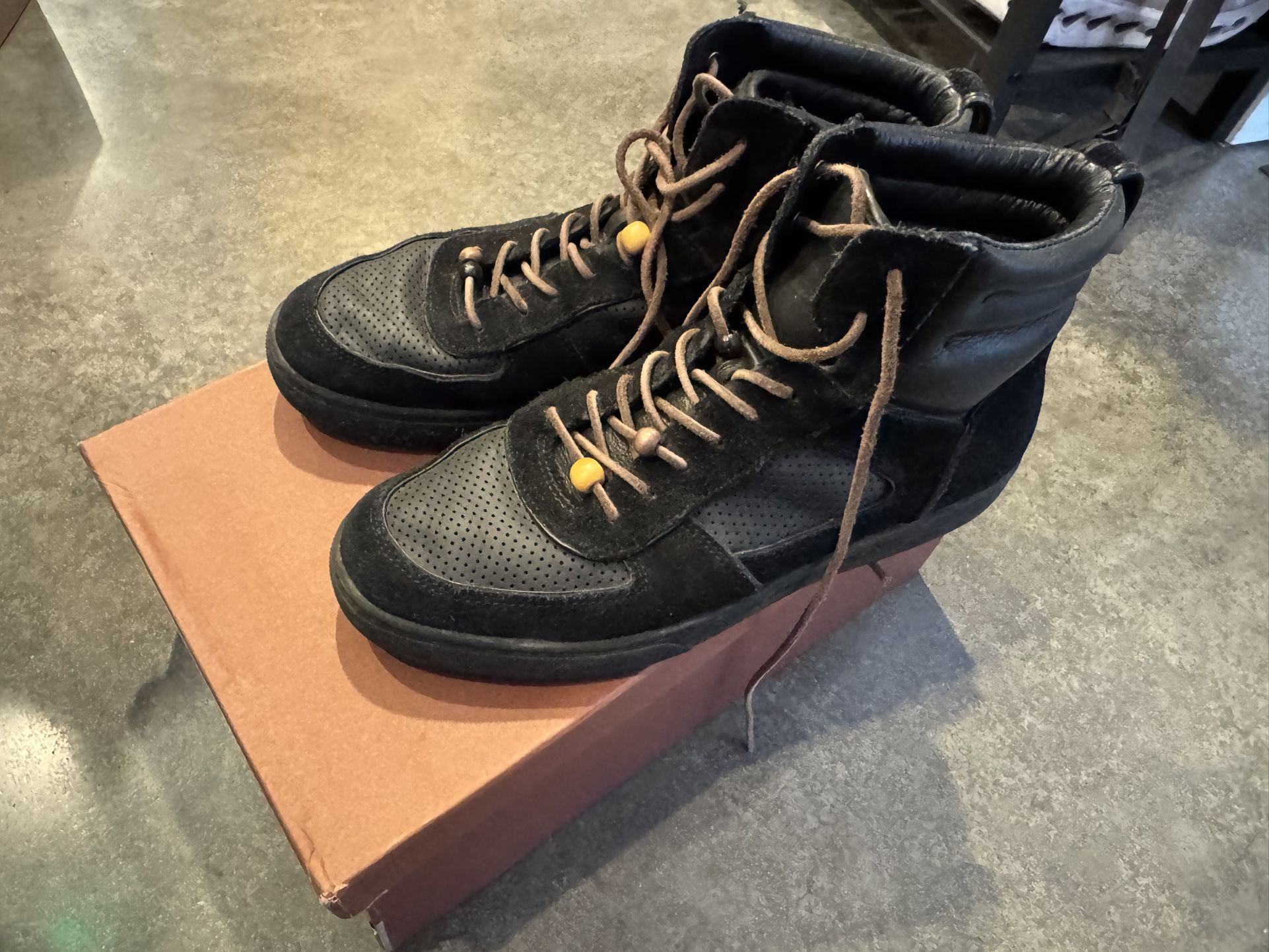 Coach Leather Sneaker SIZE 8.5