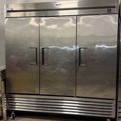 Commercial Stainless Steel Refrigerator / Bakery Cabinet – Works Great