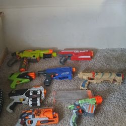 8 Nerf Guns With Nerf Bullet Case
