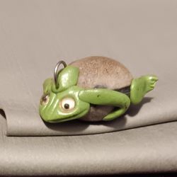 Deers Eye (Ojo De Venado) Frog Pendant