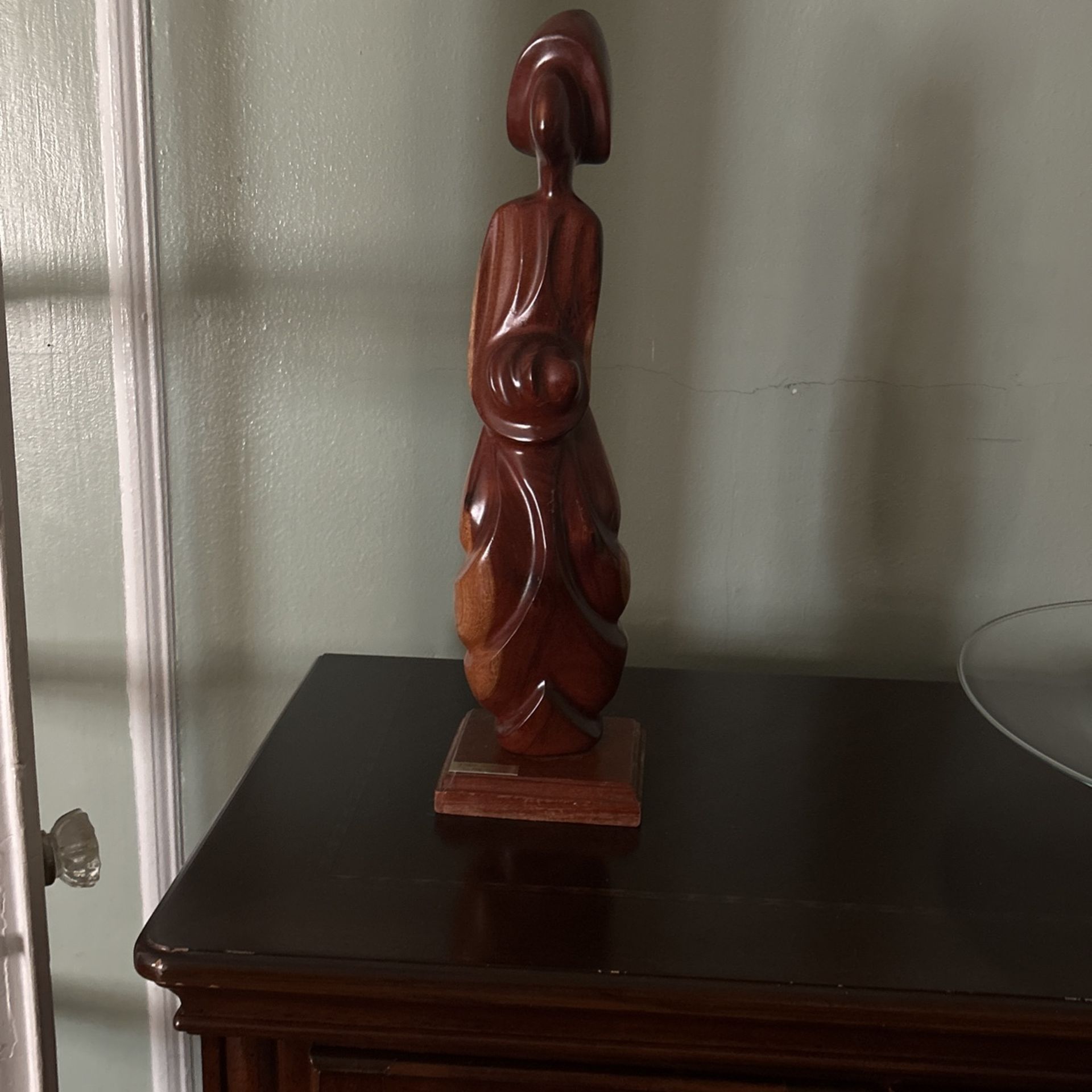 Spanish No Face Statue