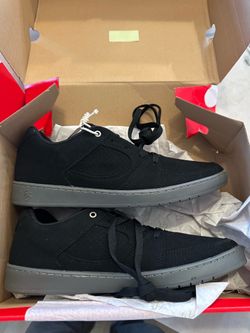 és skate shoes size 11