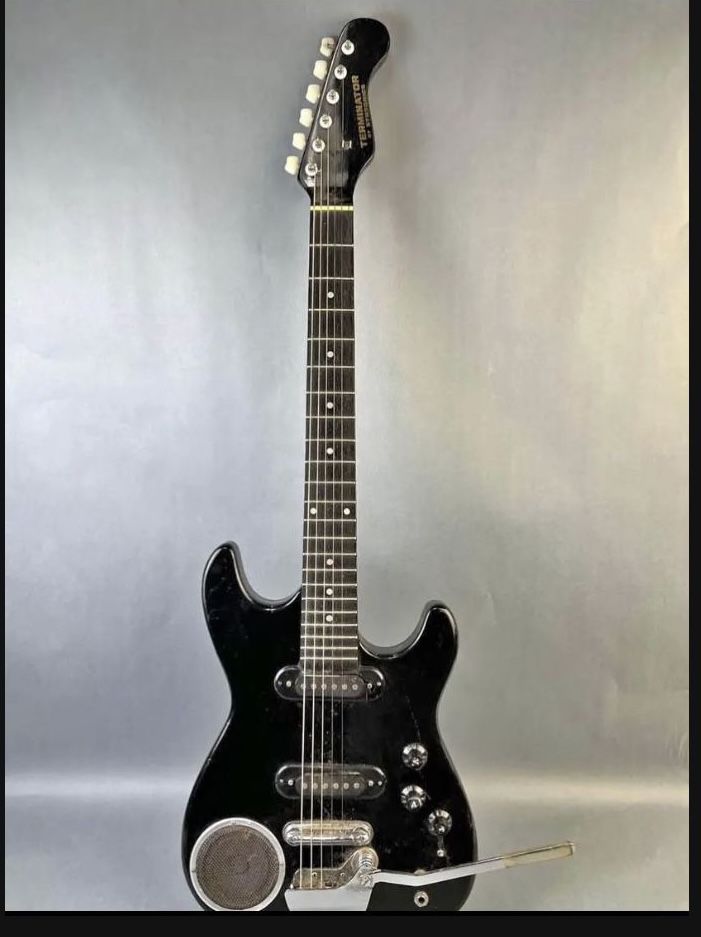 Synsonics Terminator Electric Guitar With Integrated Speaker