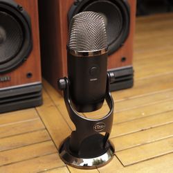 Blue Yeti USB Microphone – Blackout Edition
