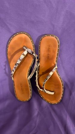 Women’s studded flip flops 8.0