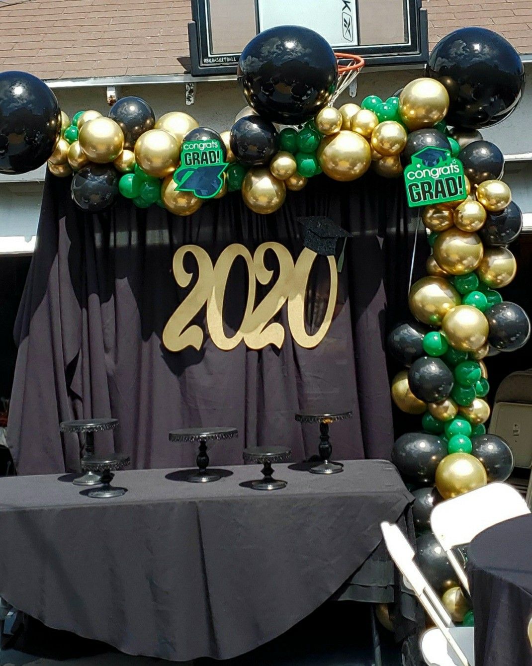 Graduation 🎓 2020 balloon backdrop 🎈🎈🖤💚