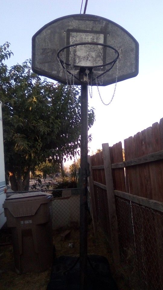 10 Ft. Adjustable Basketball Court