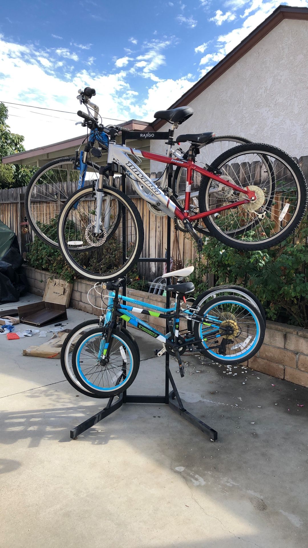 Family Fun/ 4 Bikes With Bike Rack