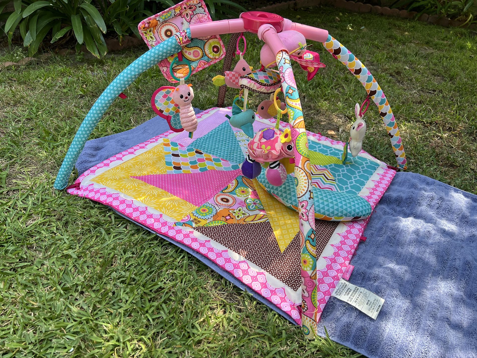 Infantino Go Gaga Deluxe Twist and Fold Activity Gym - Pink