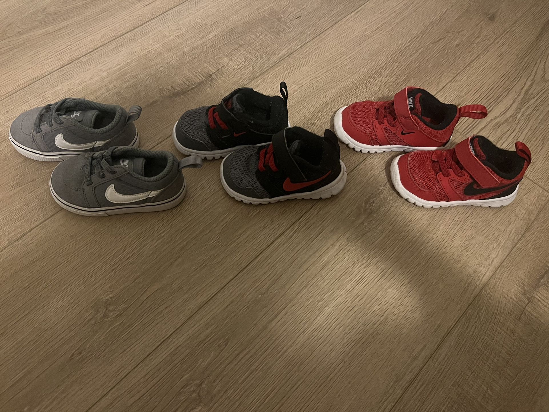 Toddler Nike Shoes 4C